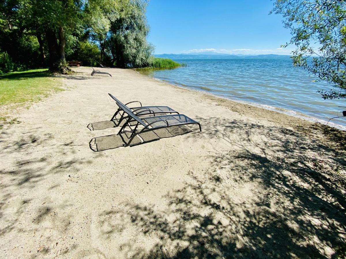 Ferien-Apartment Eisvogel Im Naturschutzgebiet Mit Privatstrand Friedrichshafen Bagian luar foto
